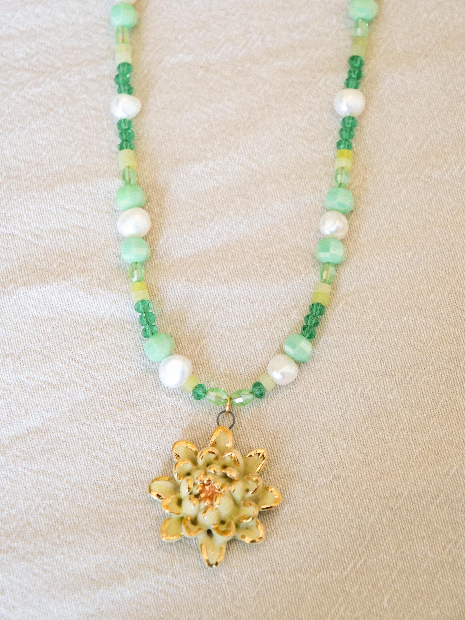 Collier Lotus Jaune