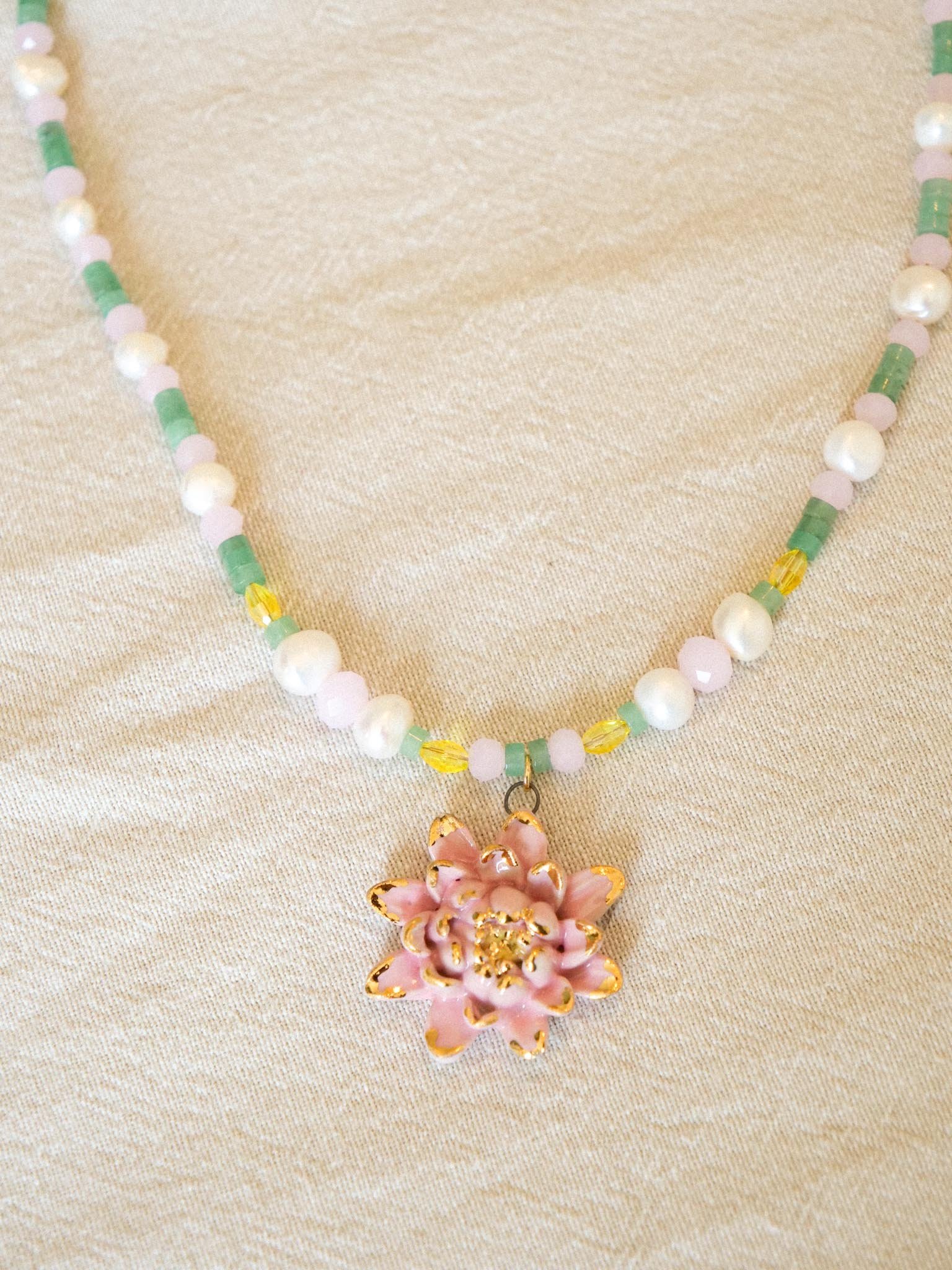 Collier Lotus Rose