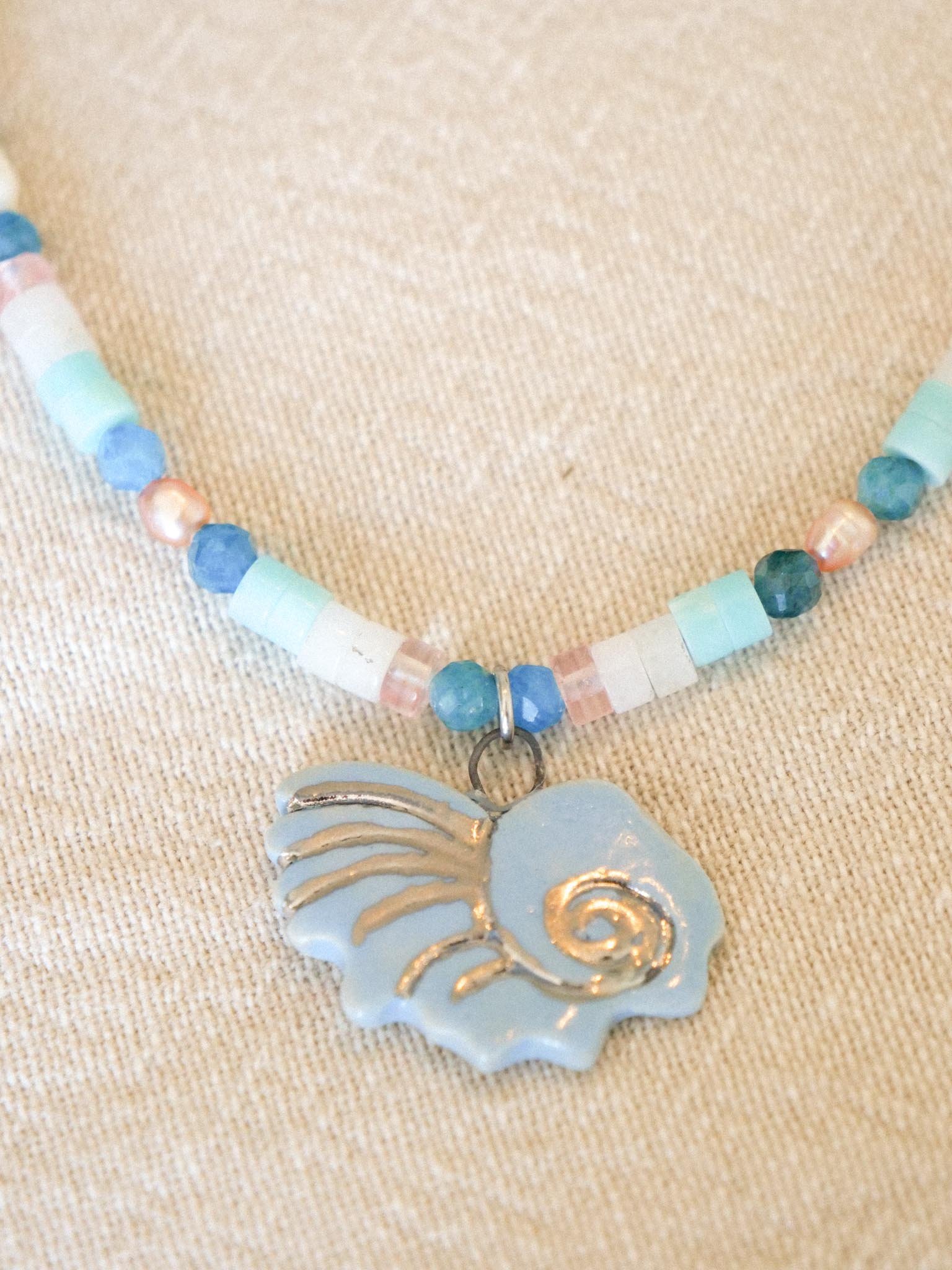 Collier Blue